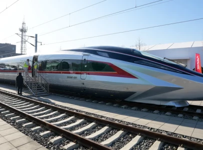 China unveils prototype for world's fastest high-speed train